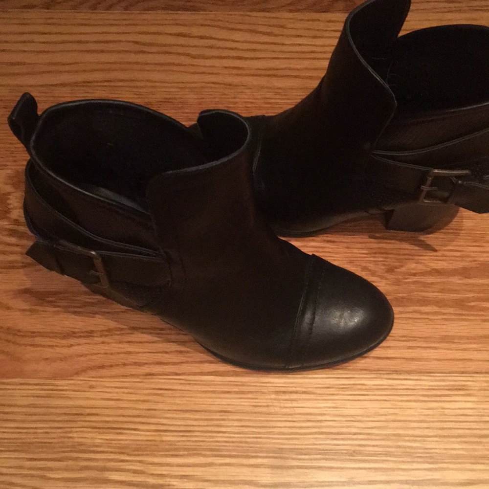 Forever 21 Ankle Bootie - Picture 2 of 6